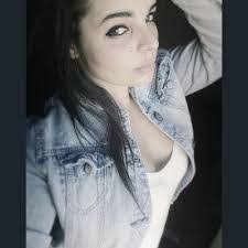 Nikki Gomes's Instagram, Twitter & Facebook