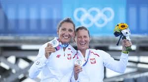 Piotr myszka po trzech kolejnych wyścigach klasy rs:x wciąż jest czwarty, ale ma małą stratę do miejsca drugiego i trzeciego przed wyścigiem medalowym. Xh9ucrryh4m4nm