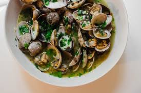What salads to include in a clam bake / clam bake on the beach recipe | tyler florence | food network. Steamed Clams With White Wine And Garlic The Little Ferraro Kitchen