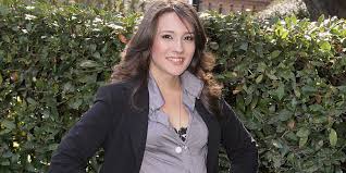 Essendo un personaggio che la. Francesca Manzini Chi E L Imitatrice Che Condurra Striscia La Notizia