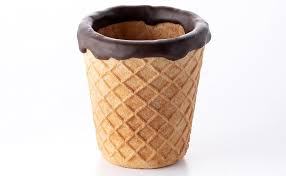 Vasookie lleno de leche y chocolate chip