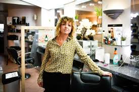 En mettant en valeur vos. Solidaire Avec Ses Confreres Une Coiffeuse De Limoges Propose Une Coupe Gratuite Aux Commercants Artisans Restaurateurs Gerants Limoges 87000