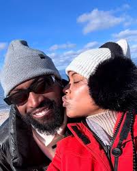 kisses come standard, mistletoe optional ❄️