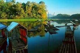 10 Tempat Wisata Di Tasikmalaya Yang Hits Dan Banyak Spot Foto Taman Kota Kolam Ikan Tempat