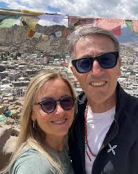 lasciamo il Musandam e ripercorriamo la strada costiera per arrivare alla  frontiera di Al Darah, cioè il principale confine tra Ras Al Khaimah negli  Emirati Arabi Uniti e appunto Musandam, l'exclave