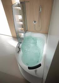 Eckbadewanne Eine Der Tollsten Optionen Fur Ihr Badezimmer In 2020 Badewanne Mit Dusche Eckbadewanne Eckwanne
