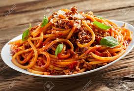 Ver más ideas sobre espagueti con carne molida, espaguetis con carne, recetas de comida. Plato De Sabroso Espagueti Italiano Picante Bolonesa Con Carne Molida Hojas De Albahaca Fresca Y Una Pizca De Queso Parmesano Fotos Retratos Imagenes Y Fotografia De Archivo Libres De Derecho Image 77198080