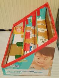 パンパースの空き箱で手作り ダンボール絵本棚の作り方 本棚 手作り 段ボール箱のクラフト 絵本棚