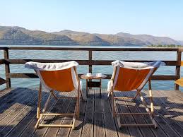 • plimbarea cu barca prin cazanele dunării (25 lei/ persoană). 9 Obiective Turistice De Vizitat In Clisura DunÄƒrii Ana Maria Popescu