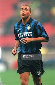 Ronaldo está passando por mais um drama em sua carreira, só que desta vez com camisa do milan. Sport Football European Champions League Milan Italy 21st Football Milan European Football
