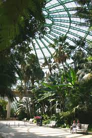 Het historische complex bevat tropische, subtropische en koude kassen. Datei Koninklijke Serres Van Laken Wintertuin Jpg Wikipedia