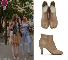 Okay, the reality show premise is five housewives of new york city. Emily In Paris Season 1 Episode 2 Emily S Tan Ankle Boots Shop Your Tv
