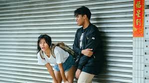 Tapi mungkin cinta monyet itu ada di bayanganku sekarang, bayangan yang membawaku kembali ketika aku masih duduk di bangku smp, suatu ketika … Cinta Monyet Remaja Itu Bukan Sesuatu Yang Patut Disesali Kamu Beruntung Bila Mengalami