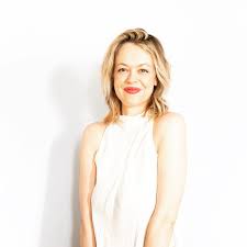 an intro & a discount to celebrate 120k of you here with me // every so  often, I like to do an intro and put a face to this account. hi!