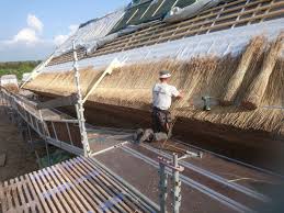 Pin Von Tom Auf Chalet Look In 2020 Reetdach Dach Holzbau