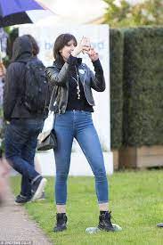 Daisy Lowe Pulls Off Rock Chic In A Leather Jacket And Skintight Jeans Daisy Lowe British Summer Super Skinny Jeans