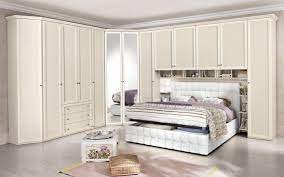 Le camere da letto con armadio a ponte mondo convenienza garantiscono risparmio e qualità dei prodotti. Mondo Convenienza Armadi Tutti I Modelli Anche Su Misura Offerte E Foto Camera Da Letto Mondo Convenienza Armadio Camera Da Letto Camera Da Letto A Ponte
