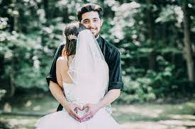 Cute Heart Pose Wedding Couple Shots 76 Falls Summer Cute Heart Heart Pose Fashion