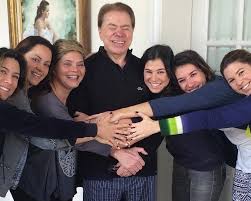 Sbt informou que ele está bem e vai se manter em isolamento. Silvio Santos Presenteia Quatro Filhas Com Casas Em Orlando Nos Eua