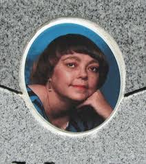 Tara Deborde's Instagram, Twitter & Facebook