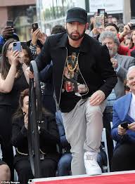 The eminem show is the 4th studio album from the detroit mc, and the third and final of his persona trilogy which started with the slim shady lp. Star News Page 33634 Aktuelle Boulevard Nachrichten Und Fotogalerien Zu Stars Sternchen