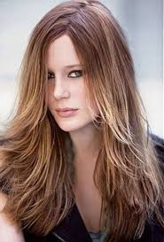 È perfetto per chi ha i capelli che arrivano alle spalle e sta cercando un look. 25 Tagli Di Capelli Lunghi E Scalati Per Un Effetto Morbido E Naturale