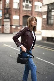 If you want to know should i get the loewe puzzle bag or are curious on what fits inside the loewe. Loewe Barcelona Bag Vs Loewe Puzzle Bag Shot From The Street