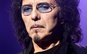 Jun 10, 2021 · cu o discografie de peste 60 de albume, steve vai este câştigător a trei premii grammy, având 10 nominalizări şi o listă impresionantă de recunoaşteri pentru cel mai bun chitarist, de la diverse publicaţii şi organizaţii. Tony Iommi Cel Mai Bun Chitarist Metal Al Tuturor Timpurilor Maximum Rock Magazin