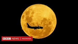 Pada bulan juni 2013 ketika tulisan ini dibuat, berbagai celoteh dan status di dunia media sosial semarak memberitakan datangnya sebuah fenomena alam yang disebut sebagai supermoon. Supermoon Seperti Apa Bulan Paling Terang Tahun 2020 Dan Bagaimana Bisa Kita Saksikan Bbc News Indonesia