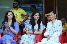 Imran tahir's wife sumayya dildar seen in chepauk stadium | वनइंडिया हिंदी. Priyanka Chaudhary Wife Of Suresh Raina Of Chennai Super Kings And Sumayya Dildar Wife Of Imran Tahir Of Chennai Super Kings During Match 55 Of The Vivo Indian Premier League Season 12