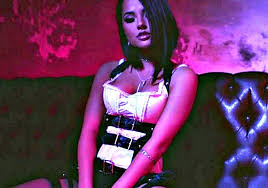 Mayores es el cuarto sencillo en español de la cantante estadounidense de origen mexicano becky g y así mismo, su primera colaboración con el puertorriqueño bad bunny. Becky G Talks About Her New Single Mayores Mamaslatinas Com