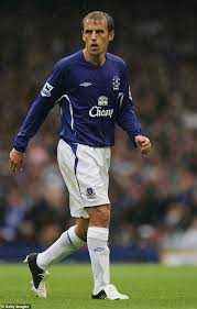 Phil neville was on a football podcast a while ago (can't remember the name but it's by a scottish chap) and what really came across seems like the neville brothers weren't the most physically or technically gifted but genuinely worked hard to keep improving. Phil Neville Anspruche Idiot Gary Ignorierte Ihn Auf Old Trafford Zuruck Aktuelle Boulevard Nachrichten Und Fotogalerien Zu Stars Sternchen