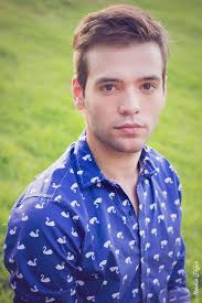 EL TRESLOMENSE LEANDRO RIVERA PARTICIPA DE 'YIYA, EL MUSICAL' EN LA CALLE  CORRIENTES