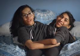Spanish nouns have a gender, which is either feminine (like la mujer or la luna) or masculine (like el hombre or el sol). Tlc S Conjoined Twins Inseparable Exclusive Carmen And Lupita Andrade Share Their Story Tv Shows Ace