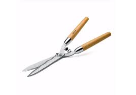 10 Easy Pieces Garden Shears Gardenista Garden Shears Gardenista Garden Tools