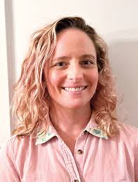 Elizabeth Mcnamee's Instagram, Twitter & Facebook