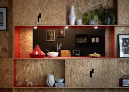 Une Cloison En Panneaux De Bois Pour Decorer Et Organiser Entre Le Salon Et La Cuisine Passe Plat Decoration Maison Diy Meuble