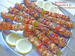 Brochettes De Poulet A La Mediterraneenne Brochette Poulet Recette Brochette Poulet Recettes De Cuisine