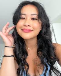 Gave myself a middle part lol, feeling kinda cute 😽 Oh