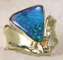 All our products are backed with great service. Opalschmuck