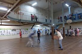 The entire basketball court (see figure 1) is 94 feet by 50 feet. La Riche Nba Parade A Paris Ou Le Plus Vieux Terrain De Basket Du Monde Souffre