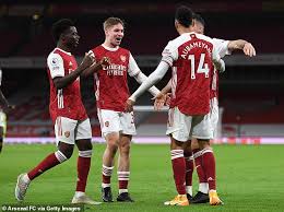 Aubameyang (50e et 77e) et saka (60e) pour les gunners. Emile Smith Rowe Could Play In The Old Arsenal Teams Insists Gary Neville After Newcastle Display Aktuelle Boulevard Nachrichten Und Fotogalerien Zu Stars Sternchen
