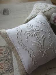 ピンクッションサシェ motifs de broderie vintage linge de lit vintage broderies vintage