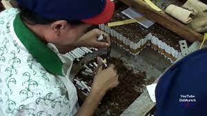 Merupakan kantor perusahaan waralaba minimarket alfamart. Gudang Garam International Cigarette Manufacturing By Hand Zigaretten Herstellung Von Hand Kediri Youtube