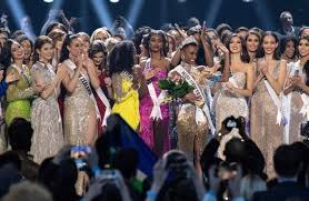 Trong hai năm đương nhiệm, thành tích lớn nhất của tiểu vy là vào top 5 người đẹp nhân ái miss world 2018. Hoa Háº­u Hoan VÅ© 2020 Dá»i Lá»‹ch Tá»• Chá»©c Vi Dá»‹ch Covid 19 Ä'ai Phat Thanh Va Truyá»n Hinh Thanh Hoa