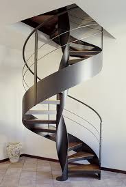L'escalier en colimaçon dans la maison est non seulement magnifique, mais aussi pratique. Escaliers En Acier Metal Sur Metz En Lorraine Et Sur Toute La France