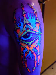Bob marley still playing his tones, but glowing on your skin. 49 Awesome Glow In The Dark Tattoos Visible Under Black Light Bored Panda