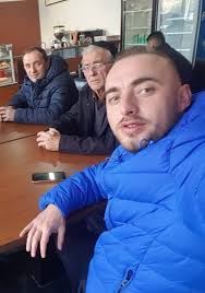 Sot mbushen gjashtë vjet pa gjyshin tim, Selman Selmanin. Kujtimi yt mbetet  i gjallë në zemrat tona, në fjalët, në urtësinë dhe në mirësinë që na le  trashëgim. Nderim e mirënjohje përjetë.