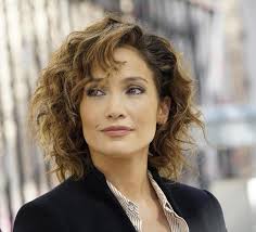 Bildergebnis Fur Bob Frisuren Mittellang Mit Locken Bob Frisur Frisuren Frisur Naturkrause