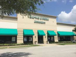 On the street of east colonial drive and street number is 2418. Faixada Picture Of Barnes Noble Cafe Orlando Tripadvisor